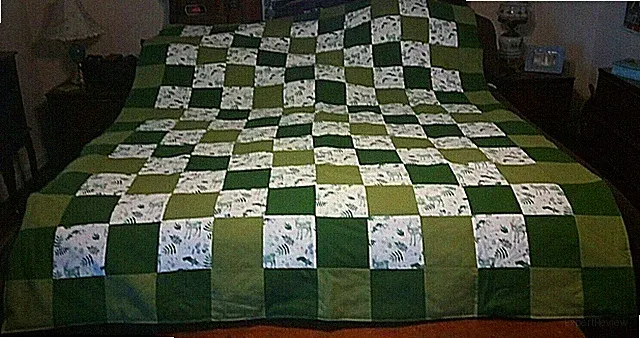 COUNTRY COTTAGE INTO THE WOODS DEER/BIRD SAGE & OLIVE GREEN QUEEN FLANNEL QUILT