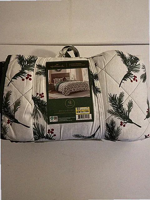 Hallmark Queen Flannel Winter Berries 3 Piece Quilt Set - NEW!